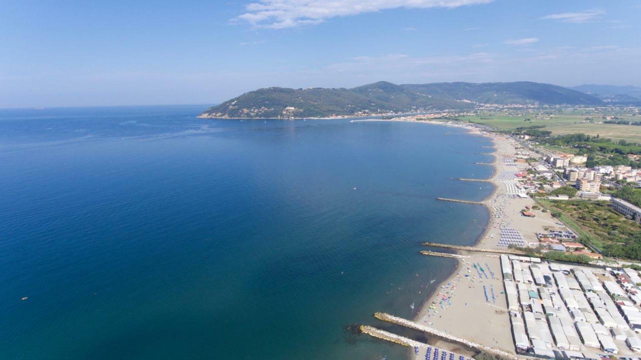 Hotel Delfino Marina Di Carrara Ngoại thất bức ảnh