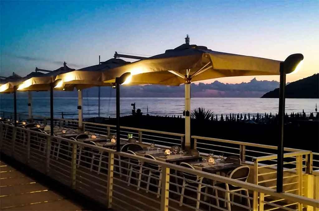 Hotel Delfino Marina Di Carrara Ngoại thất bức ảnh