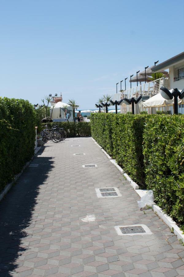 Hotel Delfino Marina Di Carrara Ngoại thất bức ảnh